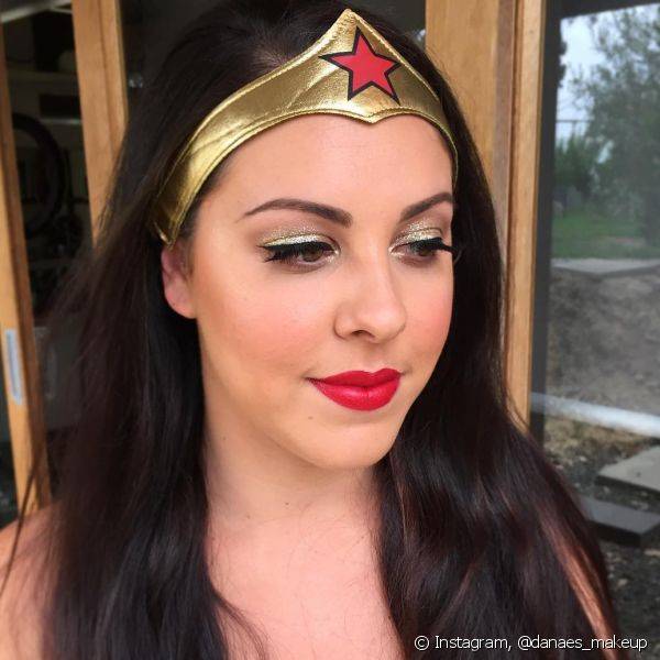 A make de super-hero?na ? forte e poderosa como as arianas (Foto: Instagram @danaes_makeup)